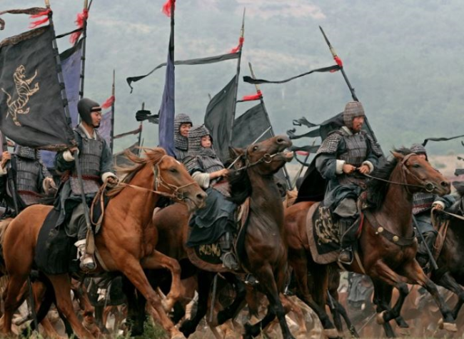 Обратите внимание на тигра на знамени китайского войска времён "Воюющих царств".