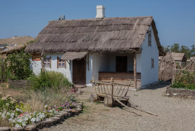 Фото старинной кубанской мазанки.