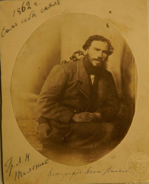 "Сам себя снял" - то есть, говоря современным языком, селфи.