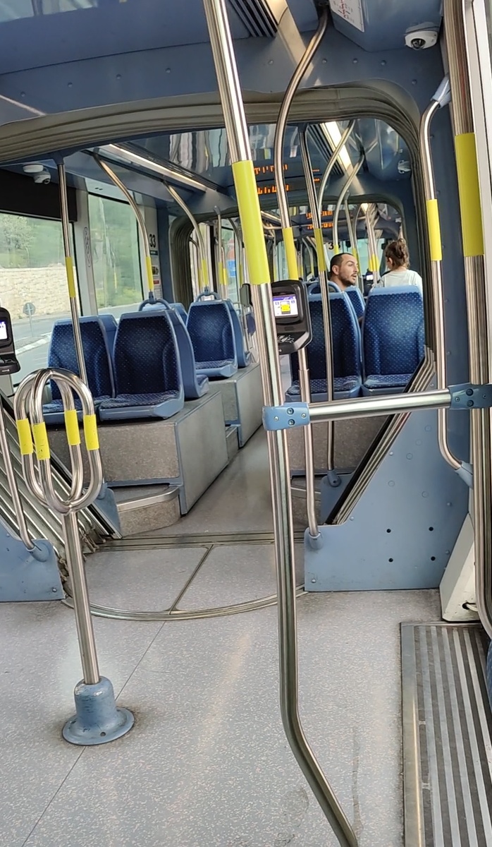 Внутри иерусалимского трамвая