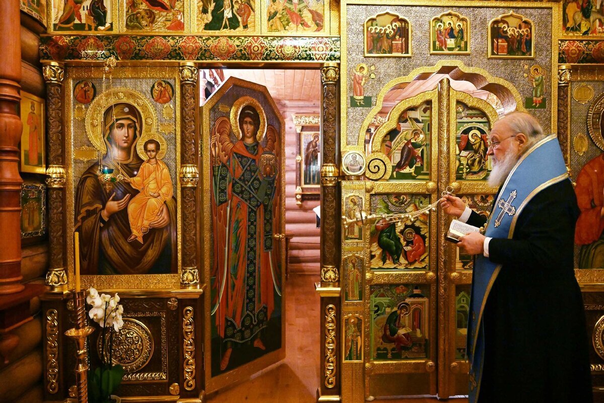 Матушка Пресвятая Богородица - скорая заступница наша! Источник: https://foto.patriarchia.ru/news/patriarshee-sluzhenie-v-prazdnik-paskhi-khristovoy-v-khrame-khrista-spasitelya/