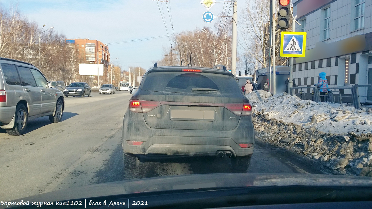 Задняя часть автомобиля при переходе от KIA Rio X-Line к KIA Rio X почти не изменилась. Автор фотографии kua1102