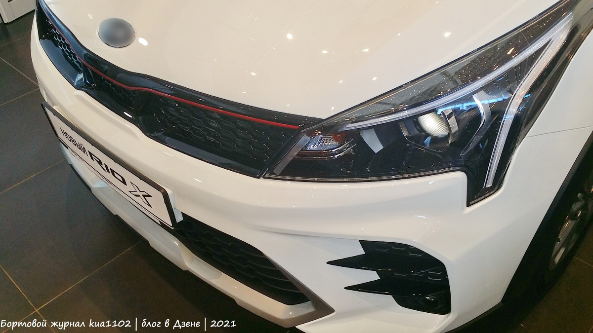 По сравнению с дорестайлинговым автомобилем изменилась головная оптика и вид верхней решетки радиатора. Автор фотографии kua1102