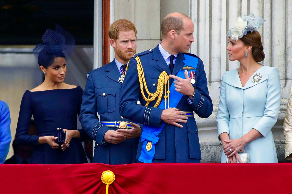 Принцы Уильям и Гарри с женами Кейи Миддлтон и Меган Маркл 