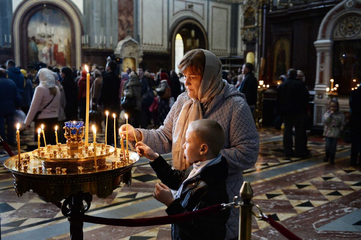 "Просите, и дано будет вам... Отец ваш Небесный даст блага просящим у Него..." (Мф. 7:7–11)    Источник:  https://foto.patriarchia.ru/news/patriarshee-sluzhenie-v-prazdnik-paskhi-khristovoy-v-khrame-khrista-spasitelya/