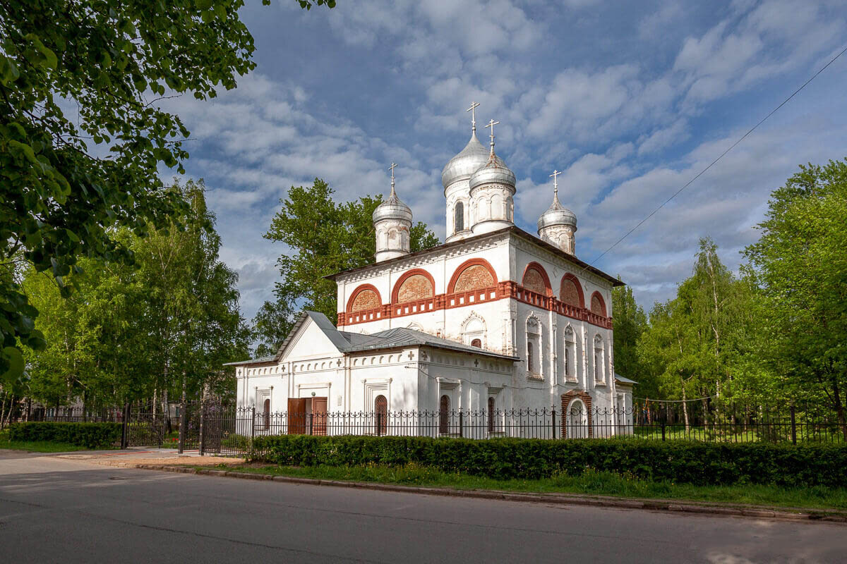 церковь георгия победоносца старая русса. церковь великомученика георгия в старой руссе. храмы старой руссы георгиевская. церковь святой троицы (старая русса). духовская церковь старая русса.