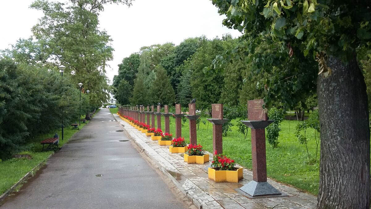 Сквер героям советского союза. Аллея героев Ржев. Аллея славы Ржев. Аллея героев советского Союза. Аллея героев парк Грацинского.