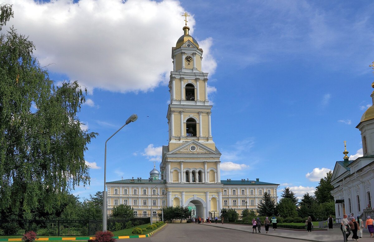 Преимущества и недостатки паломнической поездки из Москвы в Дивеево? |  Путешествия с БизнесБас | Дзен