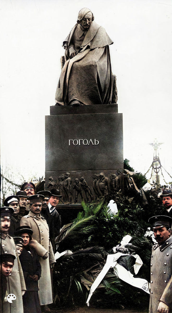 Памятник писателю Н.В. Гоголю в Москве