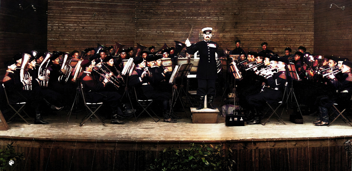 1913. Выступление оркестра 4-го стрелкового императорской фамилии батальона на эстраде Нижнего парка в Петергофе