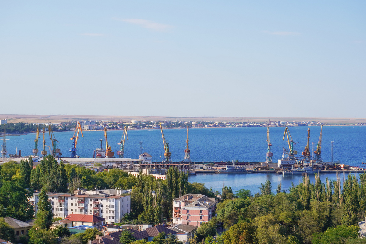 Феодосия – это рубеж горного и степного Крыма. Фото: © Татьяна Т / Фотобанк Лори