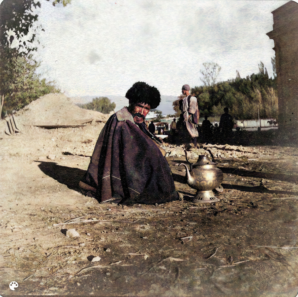 1897 год - Татарин пьет чай на Ереванском базаре
