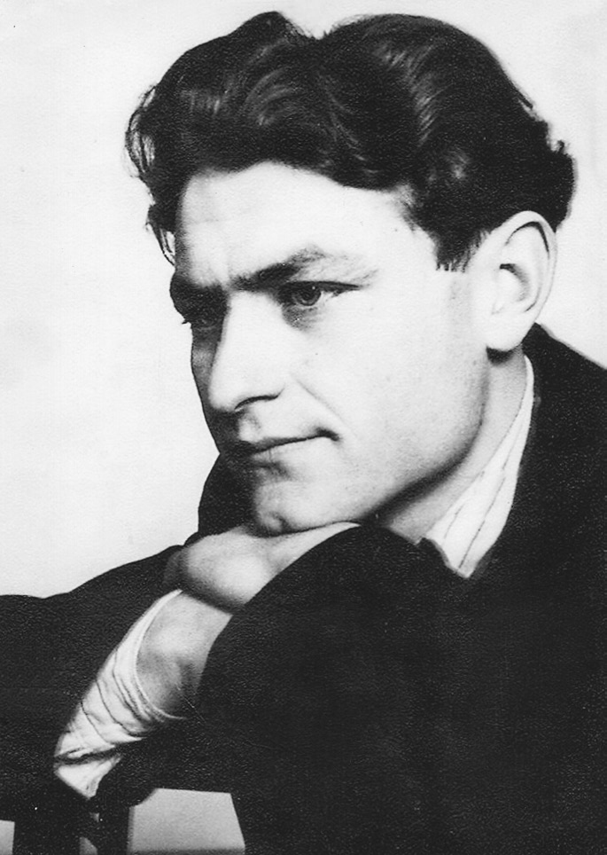 Владимир Фёдорович Генинг (10 мая 1924, Подсосново — 30 октября 1993, Киев) — советский и украинский учёный-археолог, основатель свердловской школы археологов, д.и.н., проф. Один из творцов псевдоколесничного псевдоарийского мифа о синташтинцах Южного Урала, фальсификатор и лжереконструктор синташтинских "колесниц". Фотография из Википедии.
