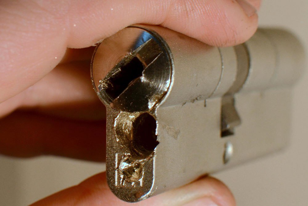 Как высверлить личинку замка своими руками | Городская Служба по Замкам ...