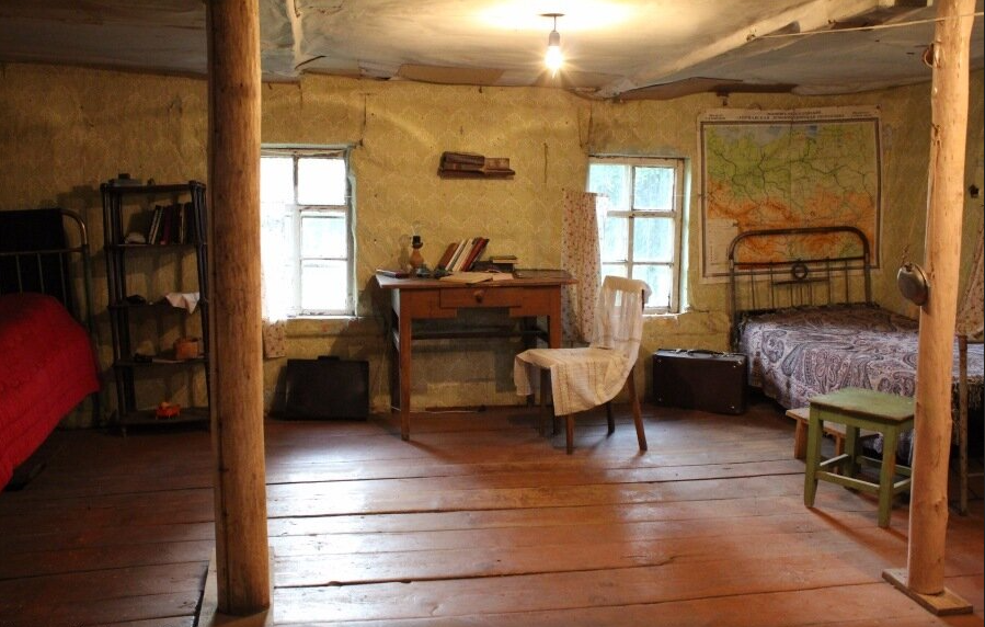 Дом сергея довлатова в пушкинских горах. Музей довлатова в пушкинских горах. Домик довлатова в пушкинских горах. Довлатов пушкинские горы. Дом музей довлатова в пушкинских горах.