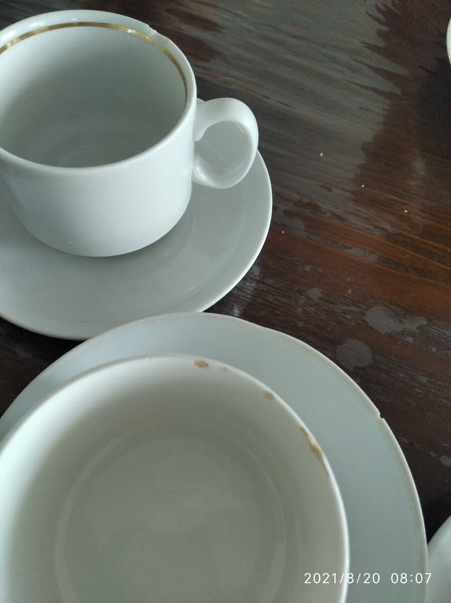 Посуда в столовой часто выглядела так.