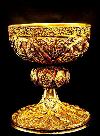 Старинный потир (чаша для Святого Причастия)