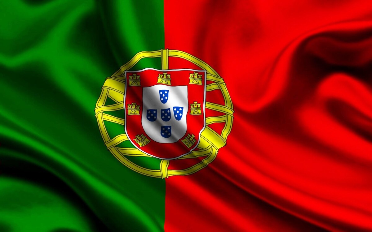 Флаг Португалии – чемпиона ЕВРО-2016, выигравшей в финале у Франции со счётом 1:0, дополнительное время