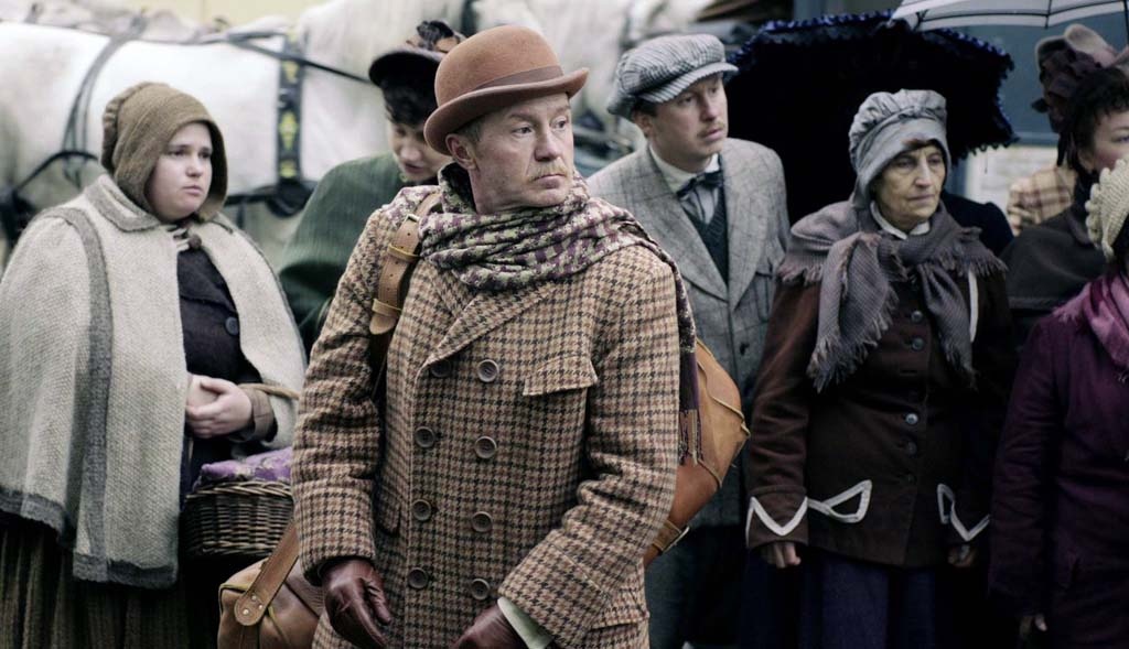 Андрей Панин в роли Ватсона в сериале "Шерлок Холмс" (2013)