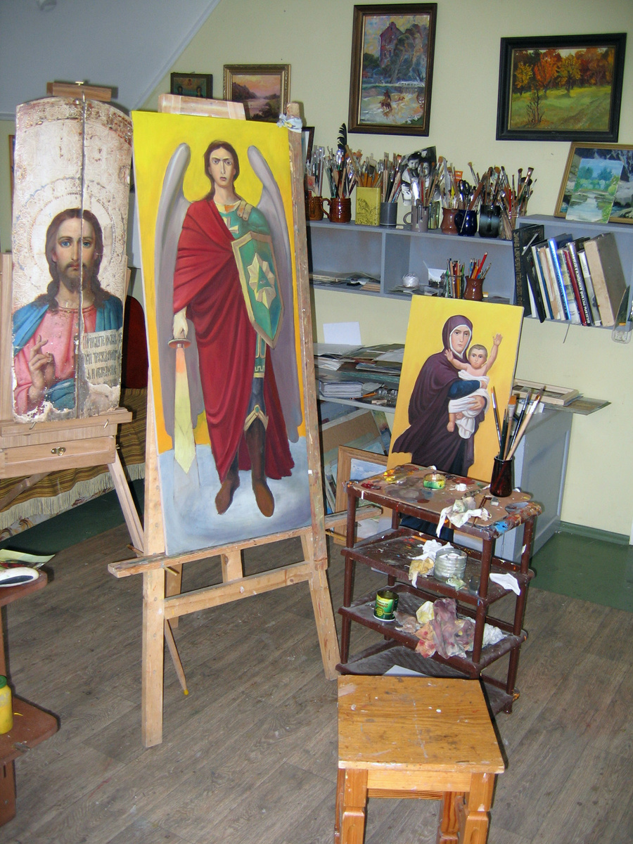 В мастерской А.Горешнева, г. Острогожск, 2016 г.