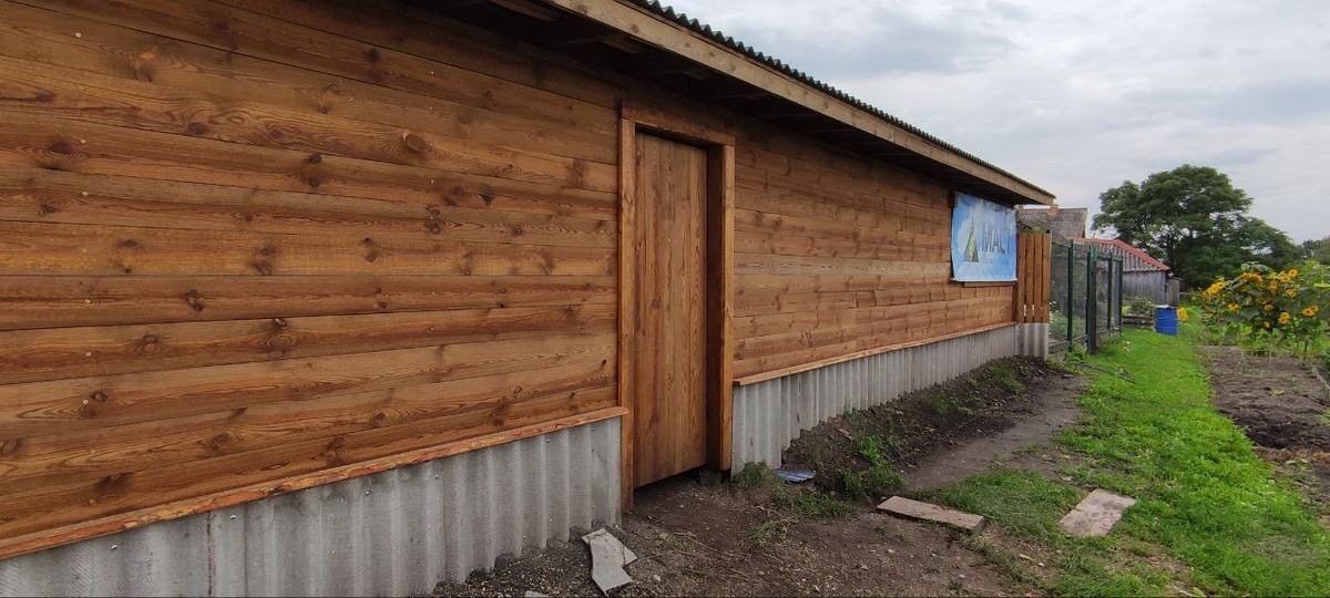 Задняя стенка навеса. Фото автора