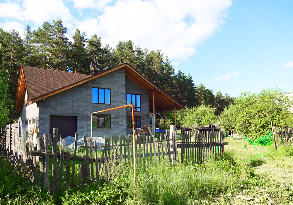 С таким забором мы жили многие годы