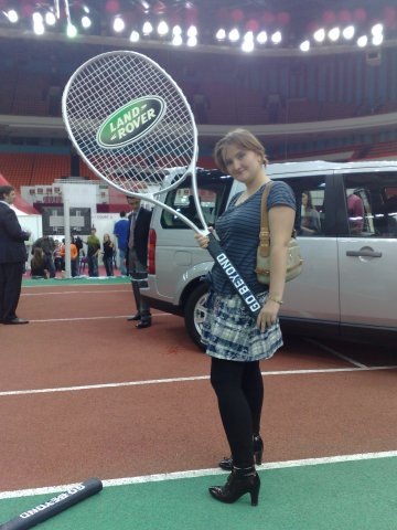 Нашла вот себе гигантскую ракетку