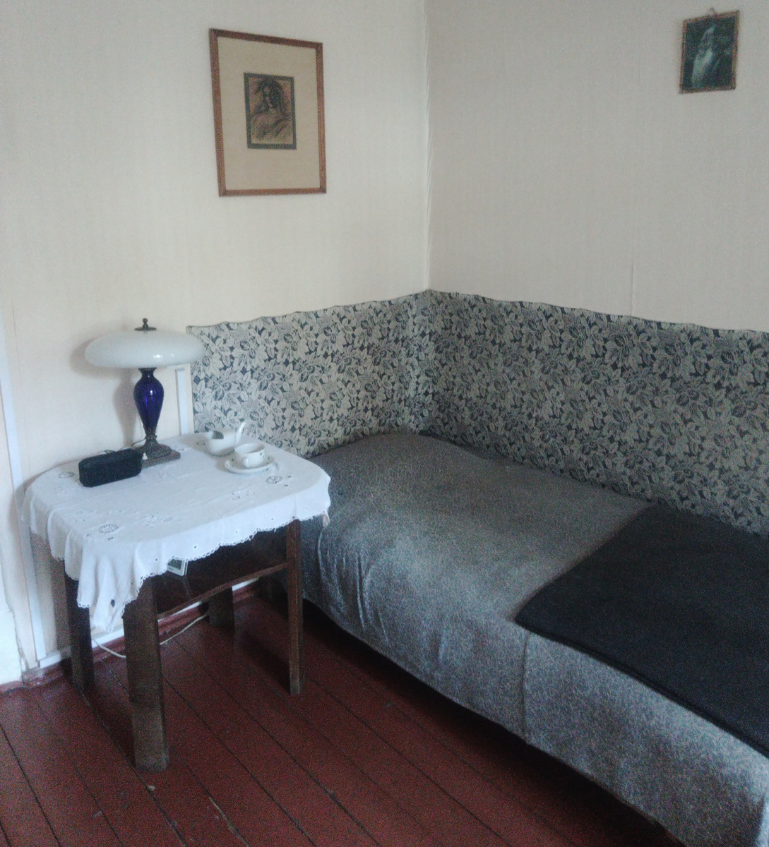 На этой кровати в своем доме в Переделкино скончался Борис Пастернак