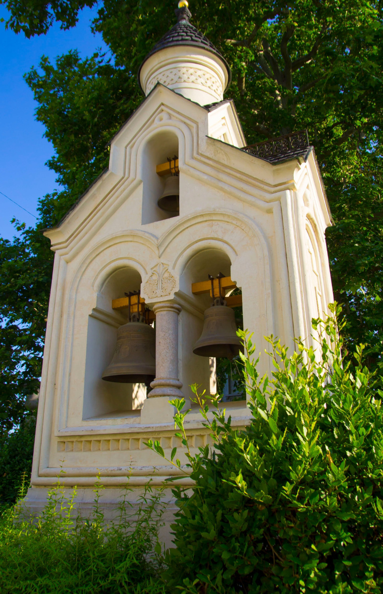 Часовня  у  церкви