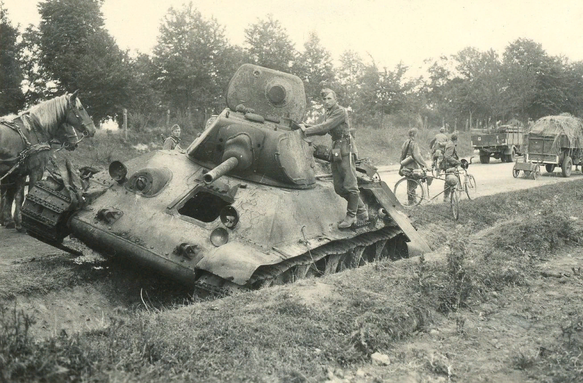 Под белостоком. Танковый бой под Дубно в 1941 году. Т 34 76 1940. Дубно-Луцк-Броды в 1941 танковое сражение. Т 34 В 1941 году подбитые т-34.