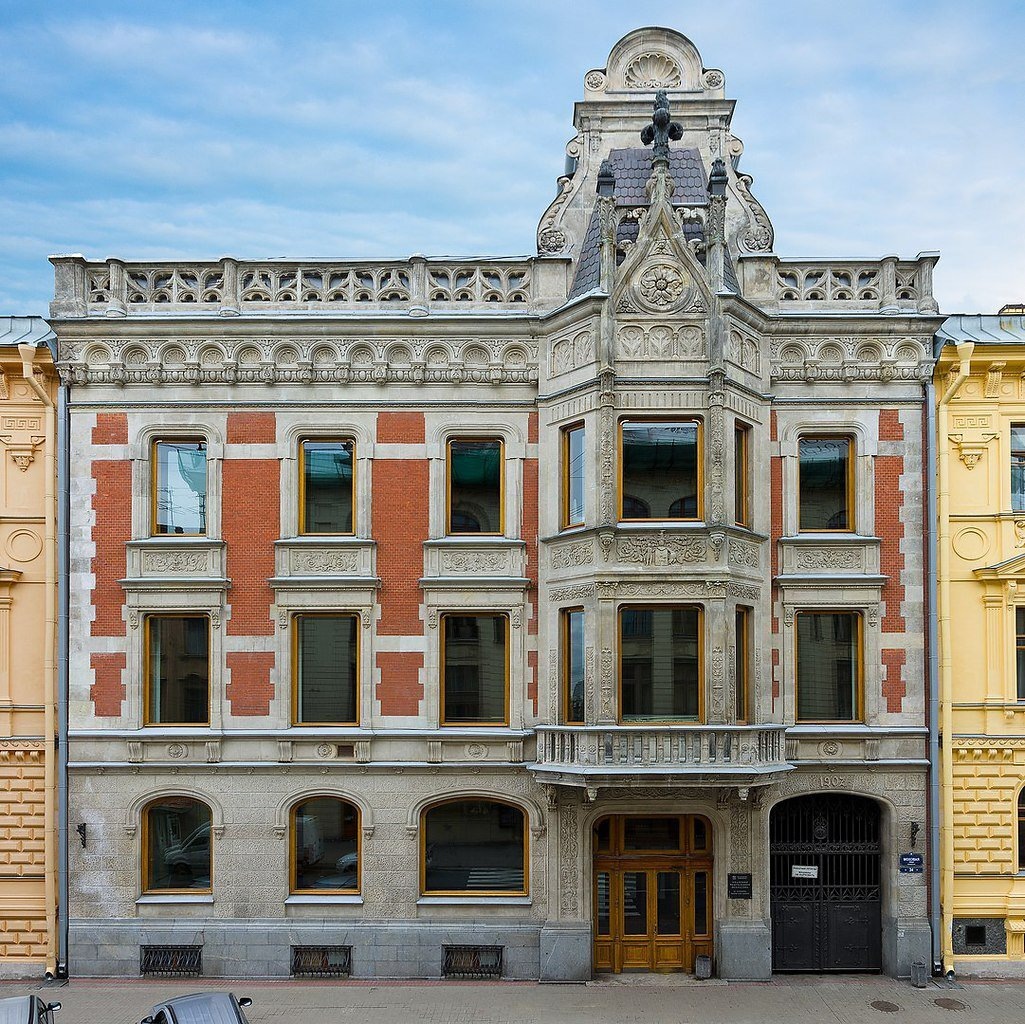 Бывший Ленинградский государственный театральный институт (сейчас Российский государственный институт сценических искусств)