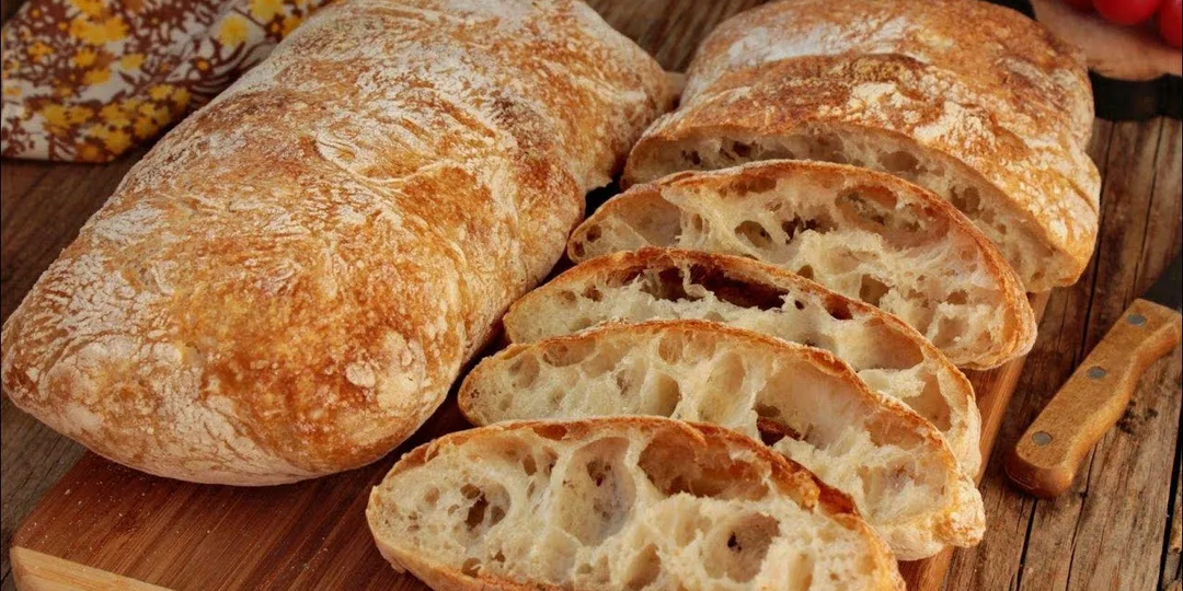 Воздушная чиабатта: четыре ингредиента и двенадцать часов тишины.
