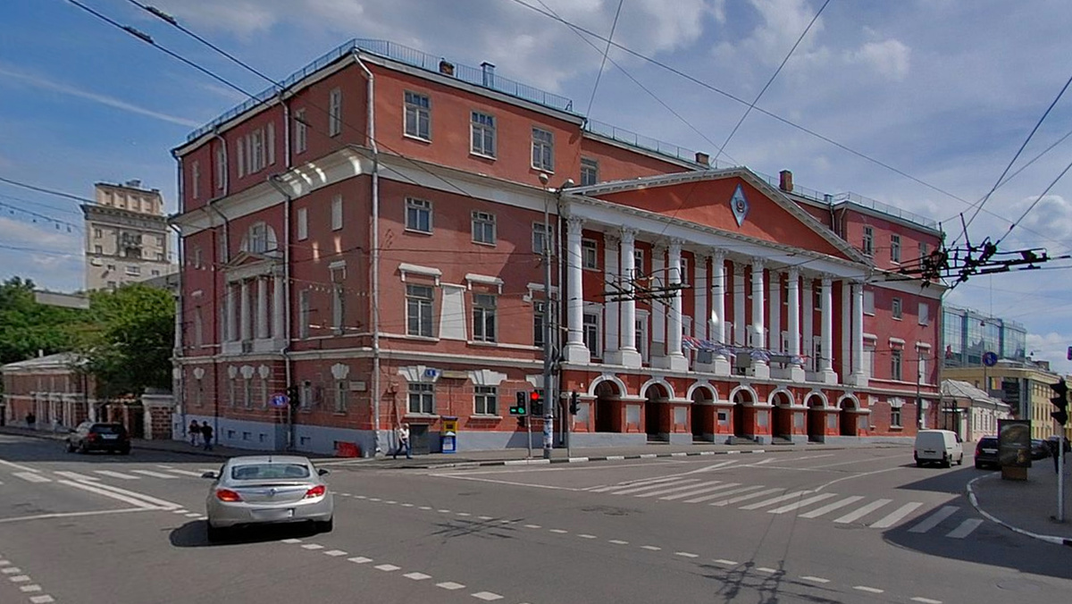 Дом Мусина-Пушкина (ул. Спартаковская, 2) => листайте галерею 