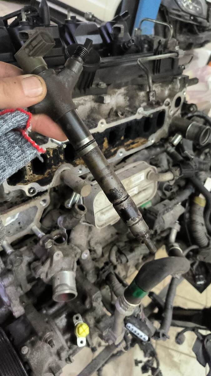 Выкручивание, снятие, демонтаж прикипевших форсунок дизель.