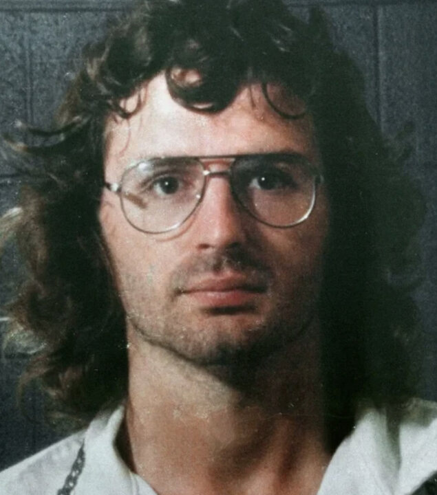 Вернон Хоуэлл.