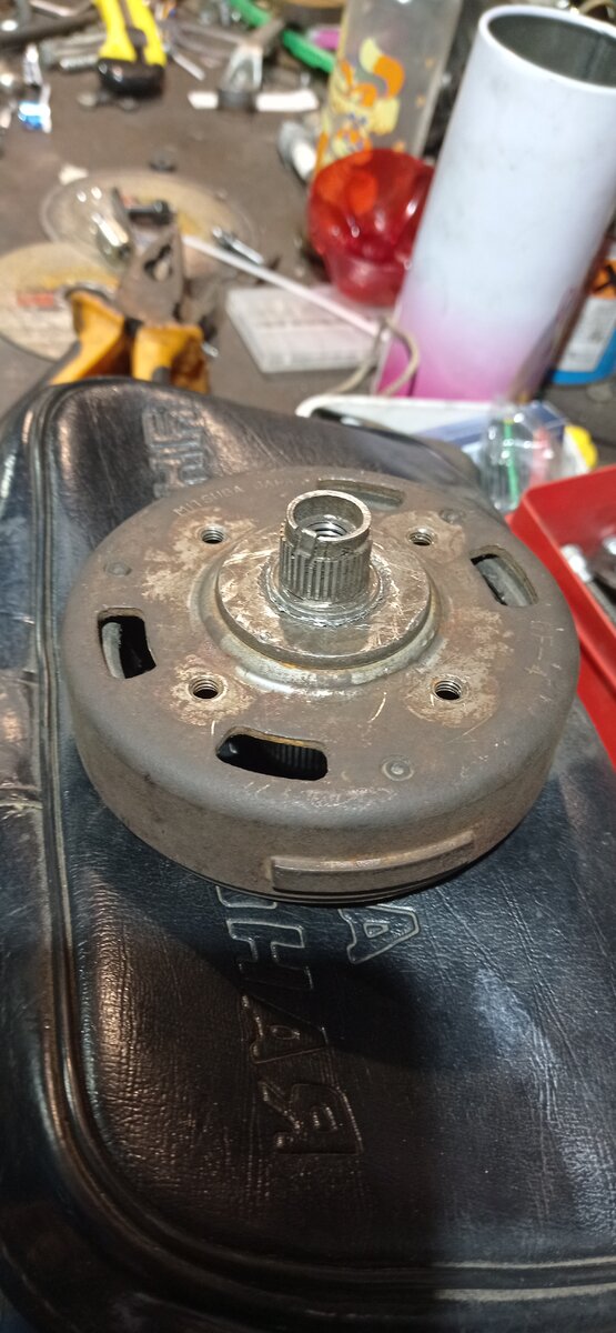 Версия с конусом от родного 6 вольтового генератора Иж.