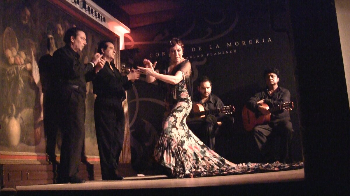 Платье со шлейфом. Фото автора