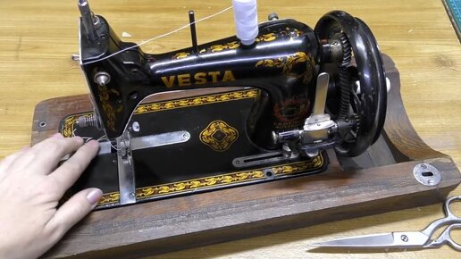 Старинная швейная машинка VESTA Германия город Альтенбург 30 годы 20 века.