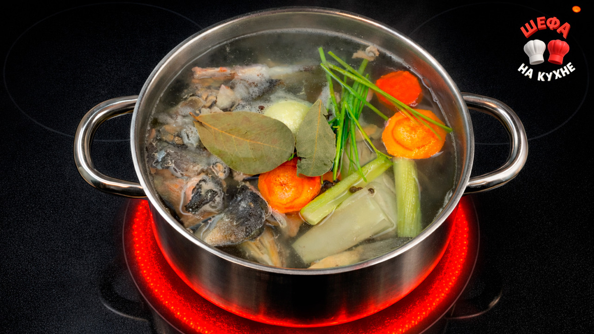 Сливочная уха Лохикейто Два шефа на кухне - ставим на огонь, доводим до кипения и варим ~60 минут.