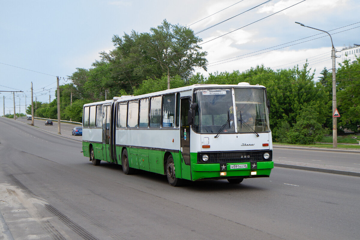 Пригородный Икарус с прислонно-сдвижными дверями в Курске. 2021 год.