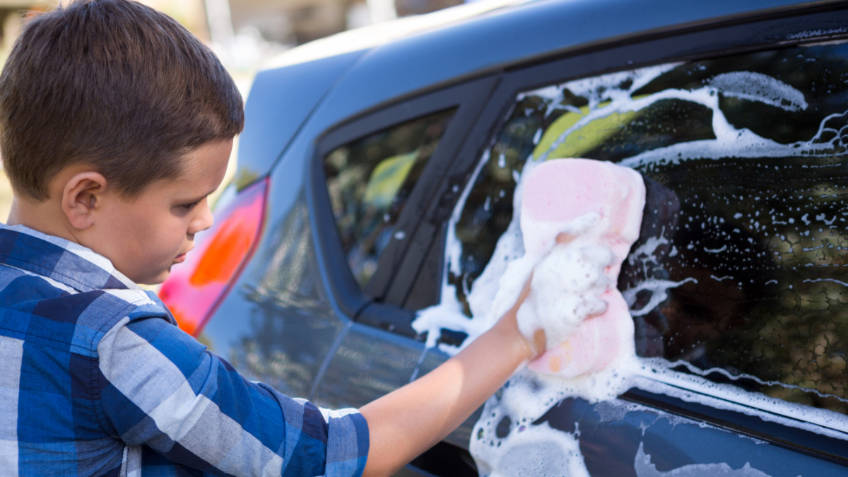 He is washing car. Мальчик моет машину. Подросток моет машину. Дети моют машину. Мойка машин детьми.