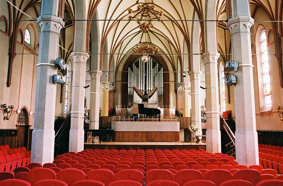 источник фото: https://ivanozhogin.com/ru/creativity/concert/philharmonic-svetlanova/view-map