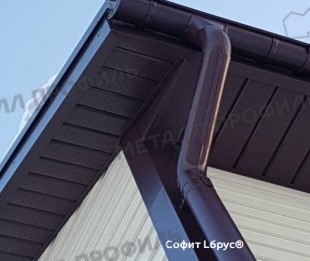 Карнизный свес, подшитый софитами