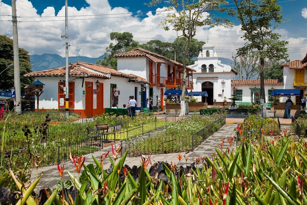 Пуэблито Паиса, Медельин