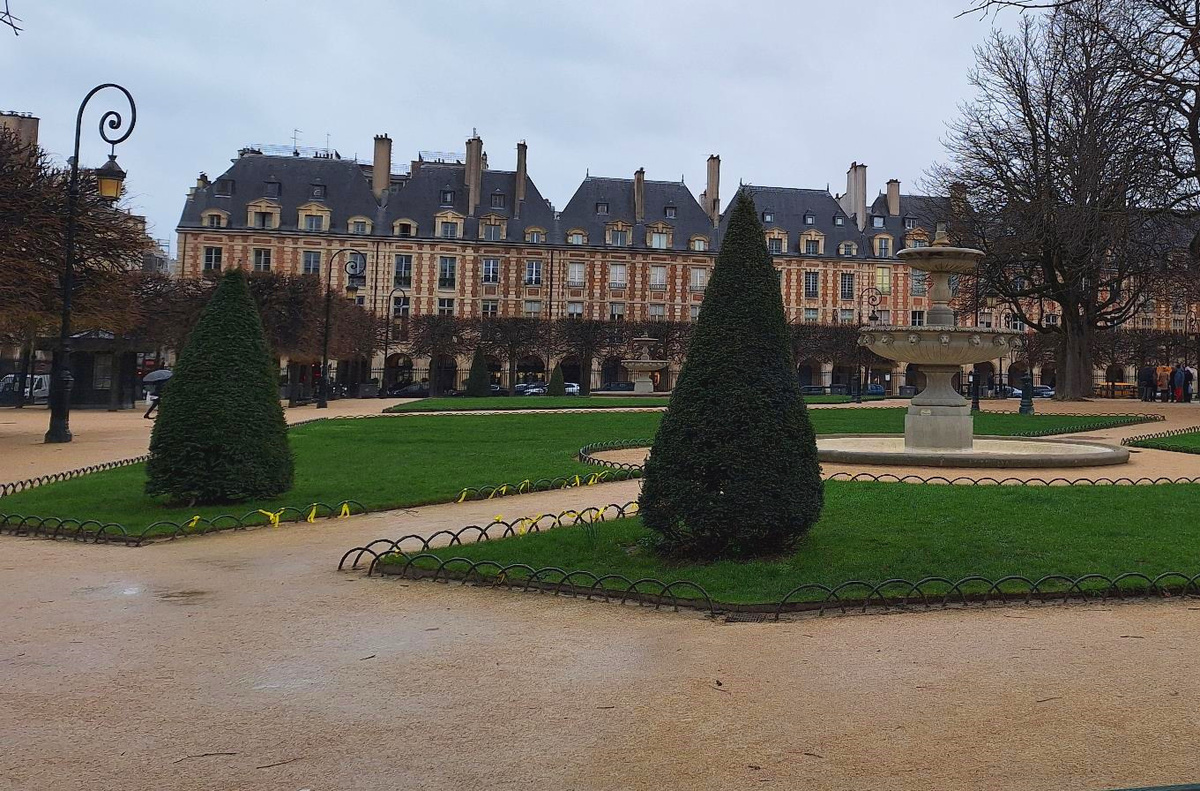 Отель Роган-Гемене на площади Вогезов, дом, в котором расположен музей (квартира) Гюго.