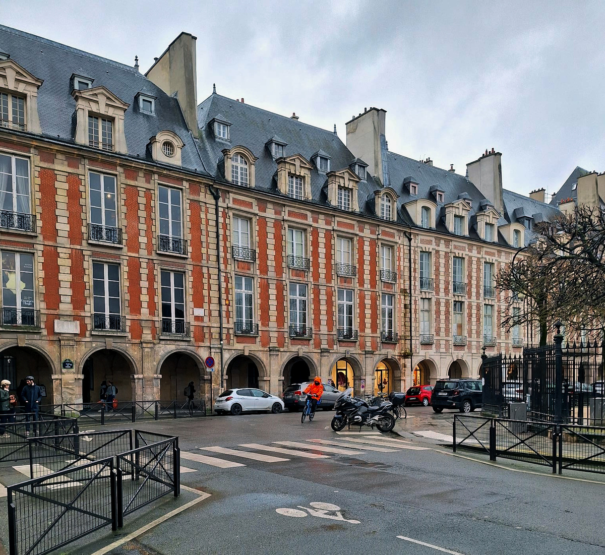 Дом-музей В. Гюго снаружи. Фото © Денис Штаев.