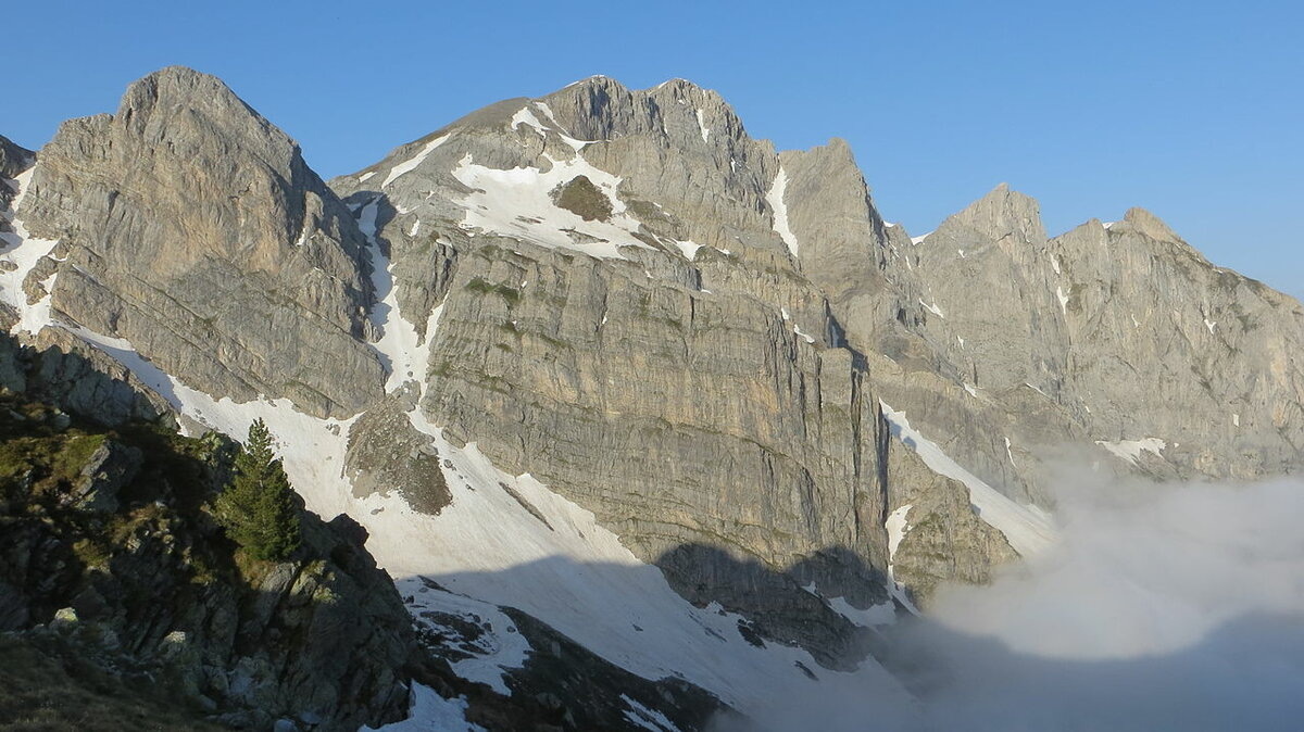 Гора Маргуарейс (Pointe Marguareis), Лигурийские Альпы // Источник: Wikimedia Commons (Pingutours, CC BY-SA 3.0) https://commons.wikimedia.org/wiki/File:Nordwand_der_Punta_Marguareis_(Ligurische_Alpen).JPG