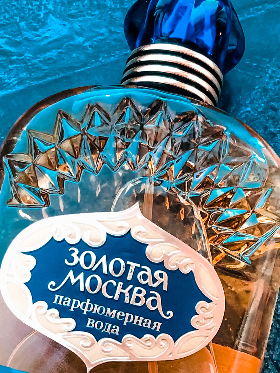 В синем варианте больше изысканности, но днем с огнем такую редкость сейчас не сыскать...