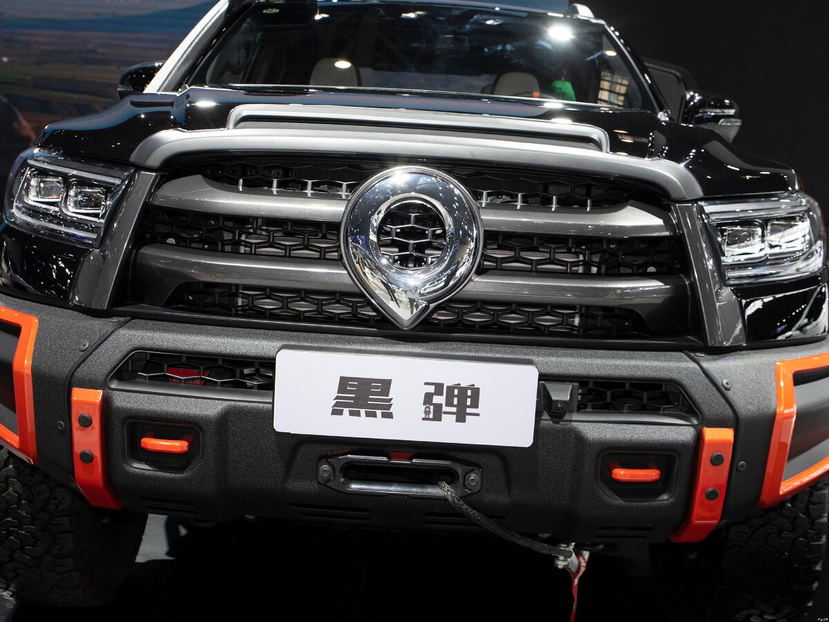 На фото: Пикап Cannon в версии Black Bullet на автосалоне в Чунцине