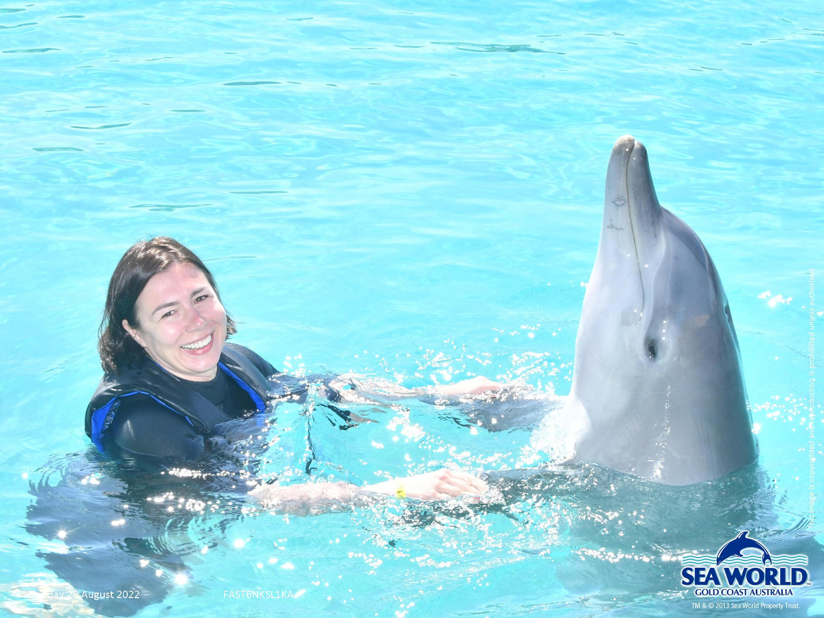 На сегодняшний день я в наилучших отношениях со своим телом - оно перестало быть должным и чему-то соответствовать. Я о нём забочусь, проживаю в нём все чувства и эмоции, даю активность и даю отдых. Это какой-то космический уровень - чего и Вам желаю:)